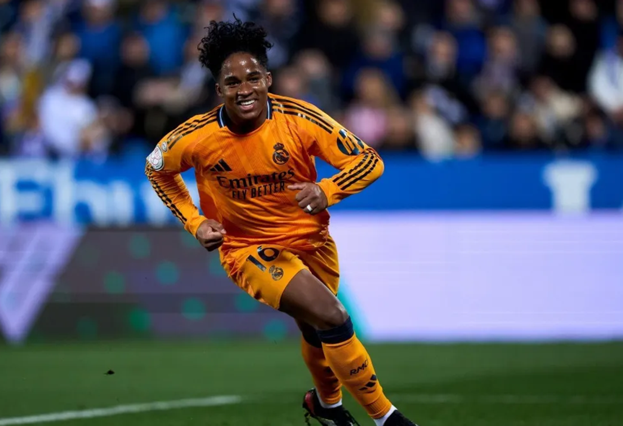 西班牙完胜塞内加尔，厄德高完成帽子戏法