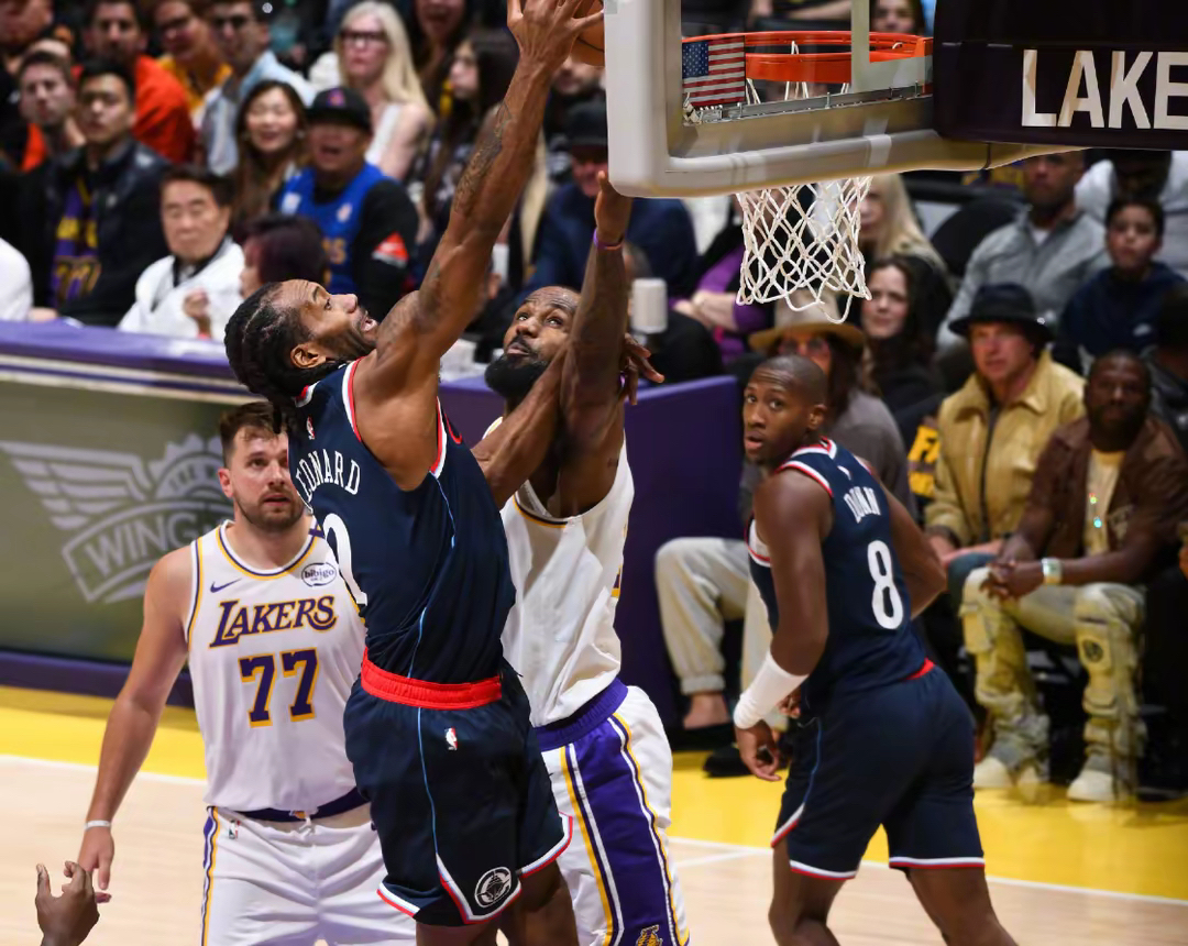 湖人B队血洗美国男篮，布拉德利关键制胜的简单介绍