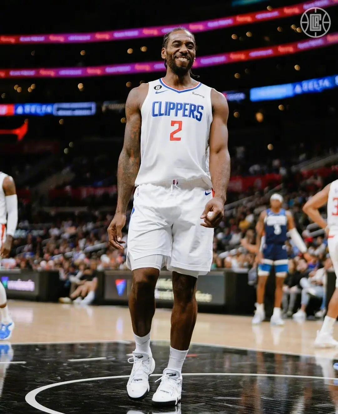 快船队球员热身备战，球队整体水准不断提高的简单介绍