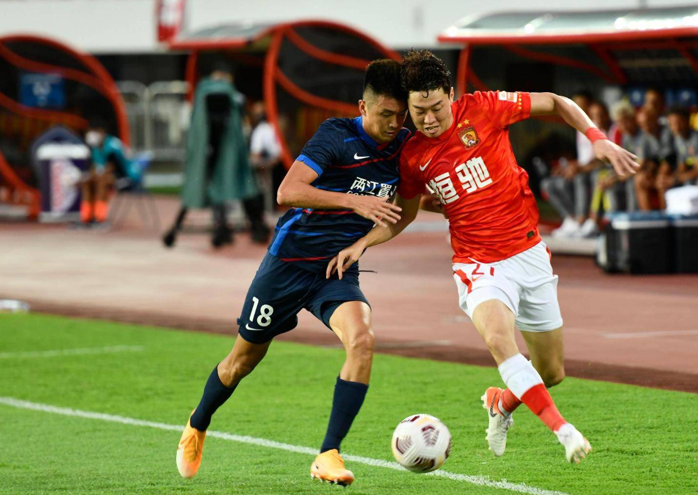 关于广州队遇困穆，联合力量撬动泥沙的信息