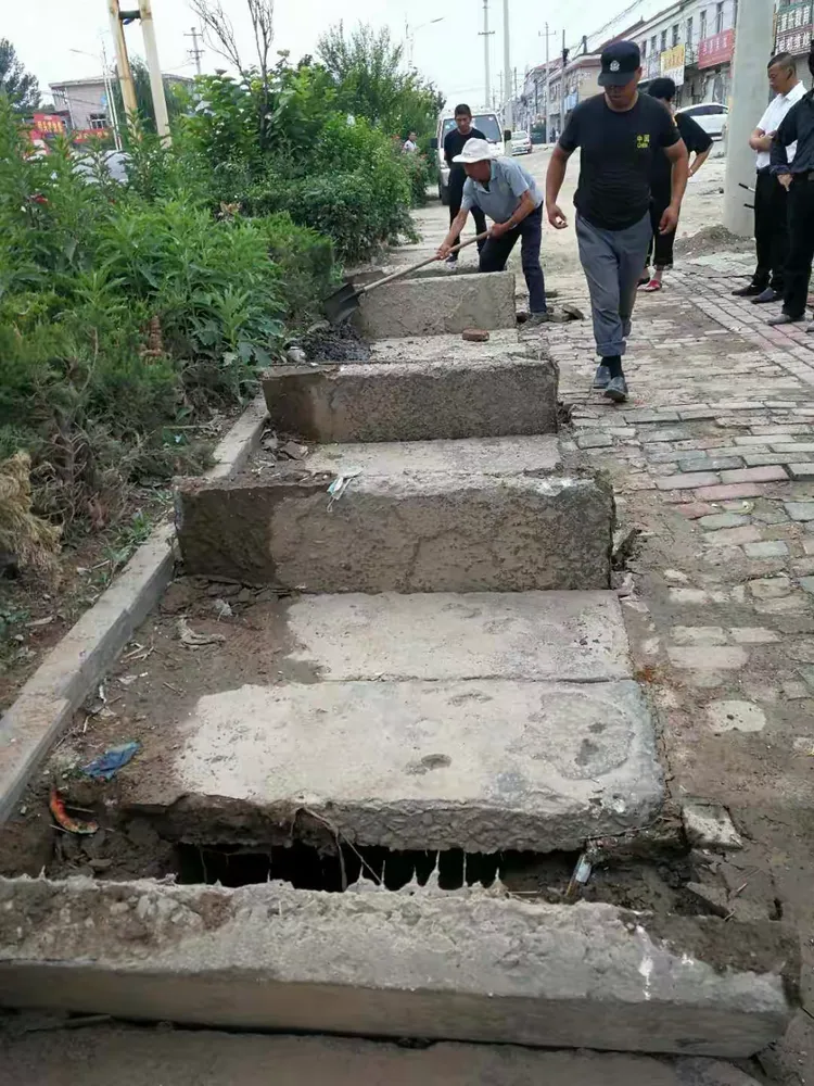 沃尔夫斯堡后卫屡次出击，阵容整齐稳固如铁