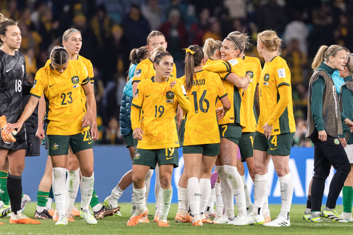 加拿大女足球员接受技术训练的简单介绍 加拿大女足球员接受技术训练的简单介绍