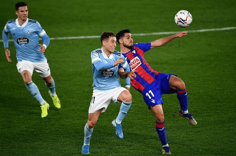 包含法国联赛战况激烈，胜利属于里昂的词条