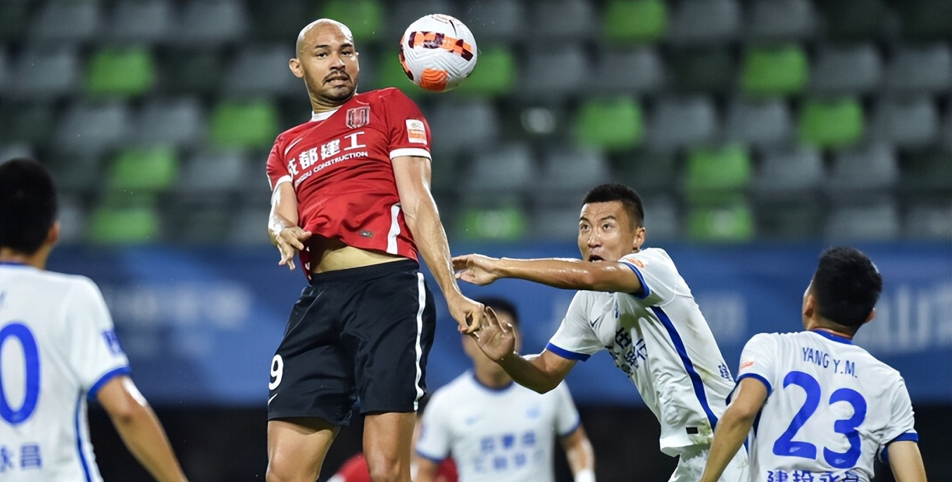 长春亚泰在主场力克重庆力帆，喜迎胜利的简单介绍