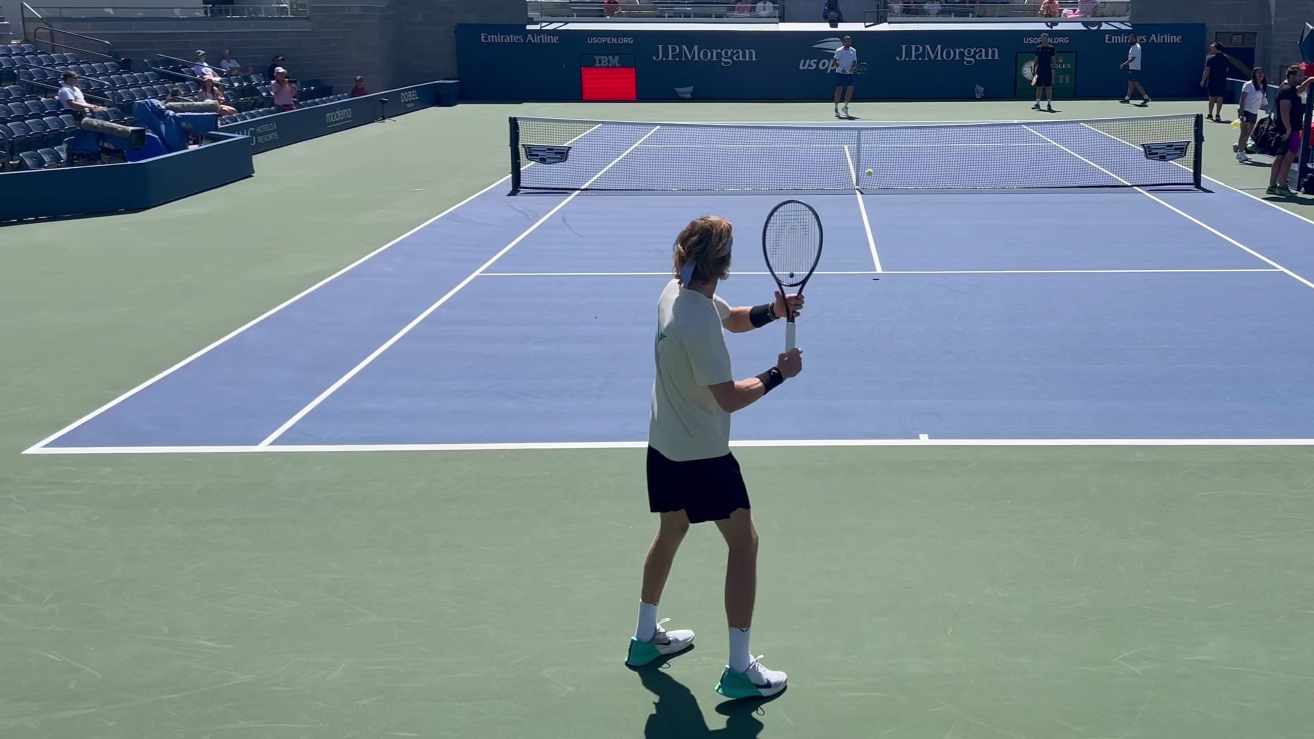 关于意大利网球队鏖战世界网球队，瓦林卡制霸全场的信息