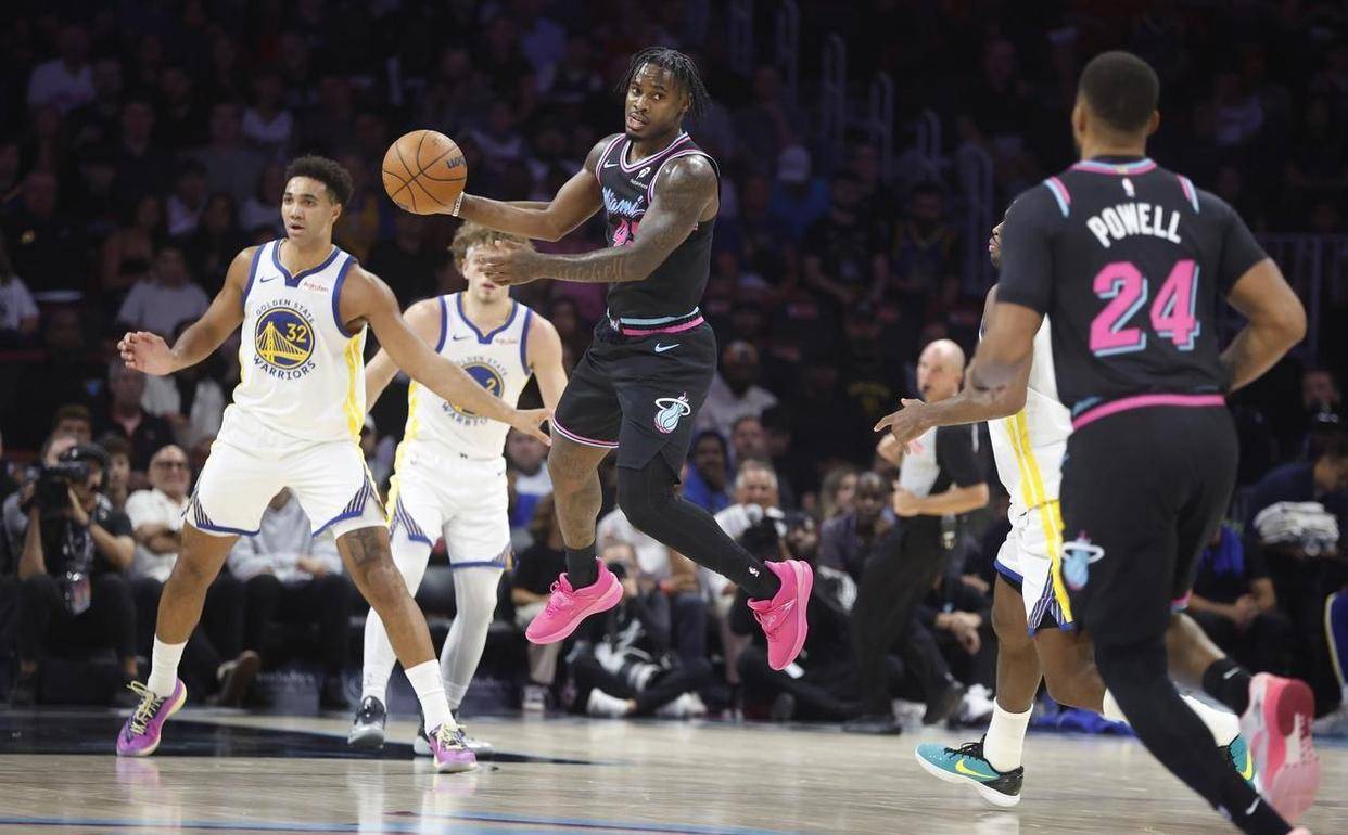 包含勇士险胜热火，范弗利特高光表现的词条