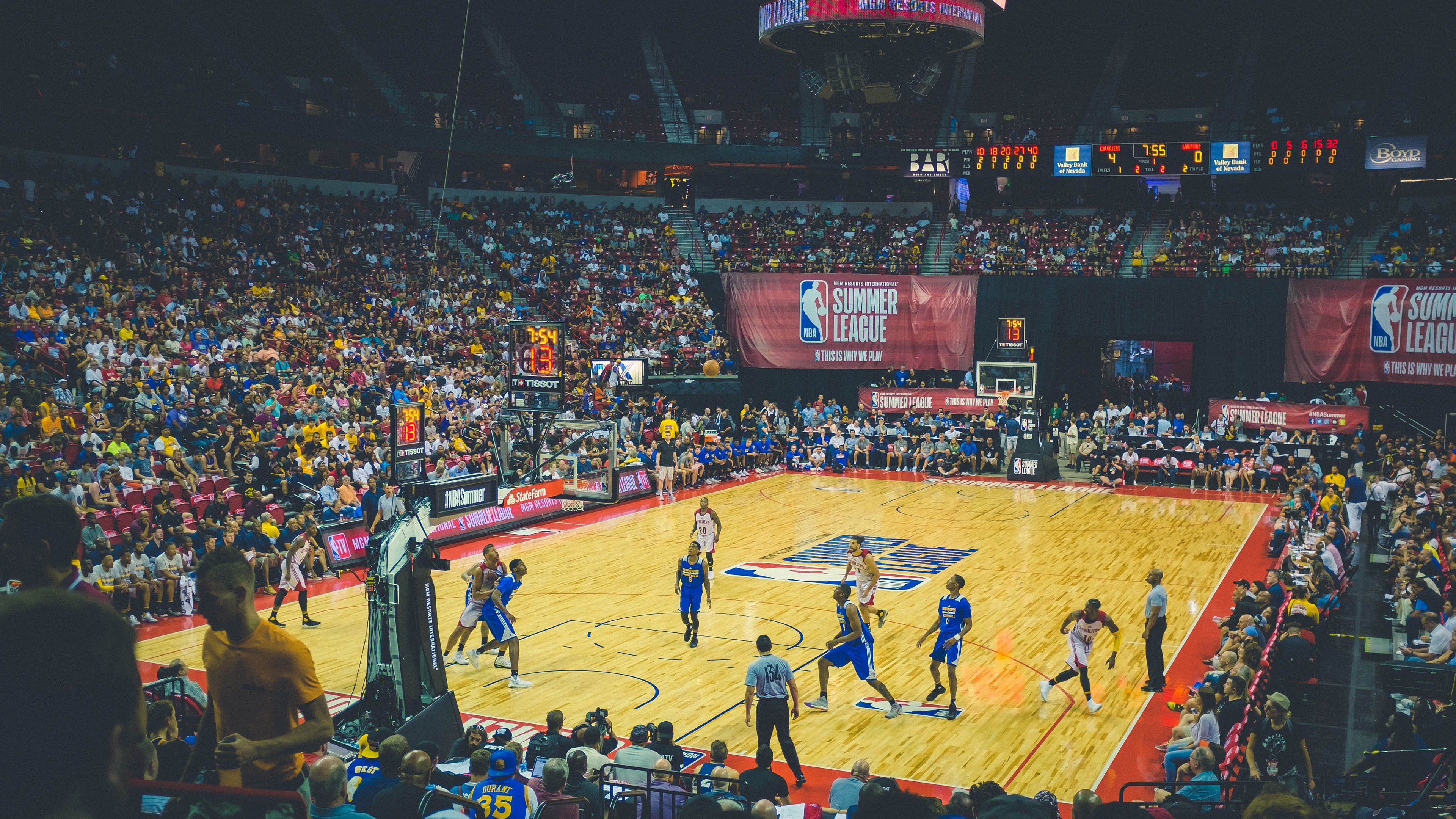 克瓦拉茨赫利亚爆发之夜，拜仁击溃加拿大的足球启示