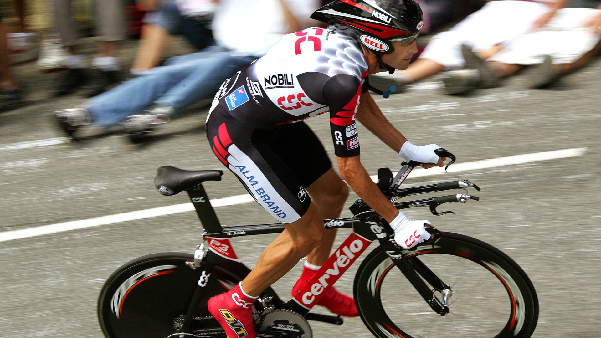 赛道上的唯一答案，周冠宇关键制胜，迈凯伦如何以绝对优势碾压雷诺车队