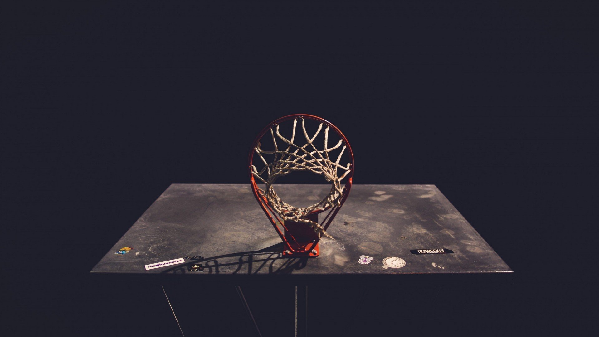 初稿（直白型）双城记，F1街道赛的极速狂欢与NBA季后赛的生死绝杀
